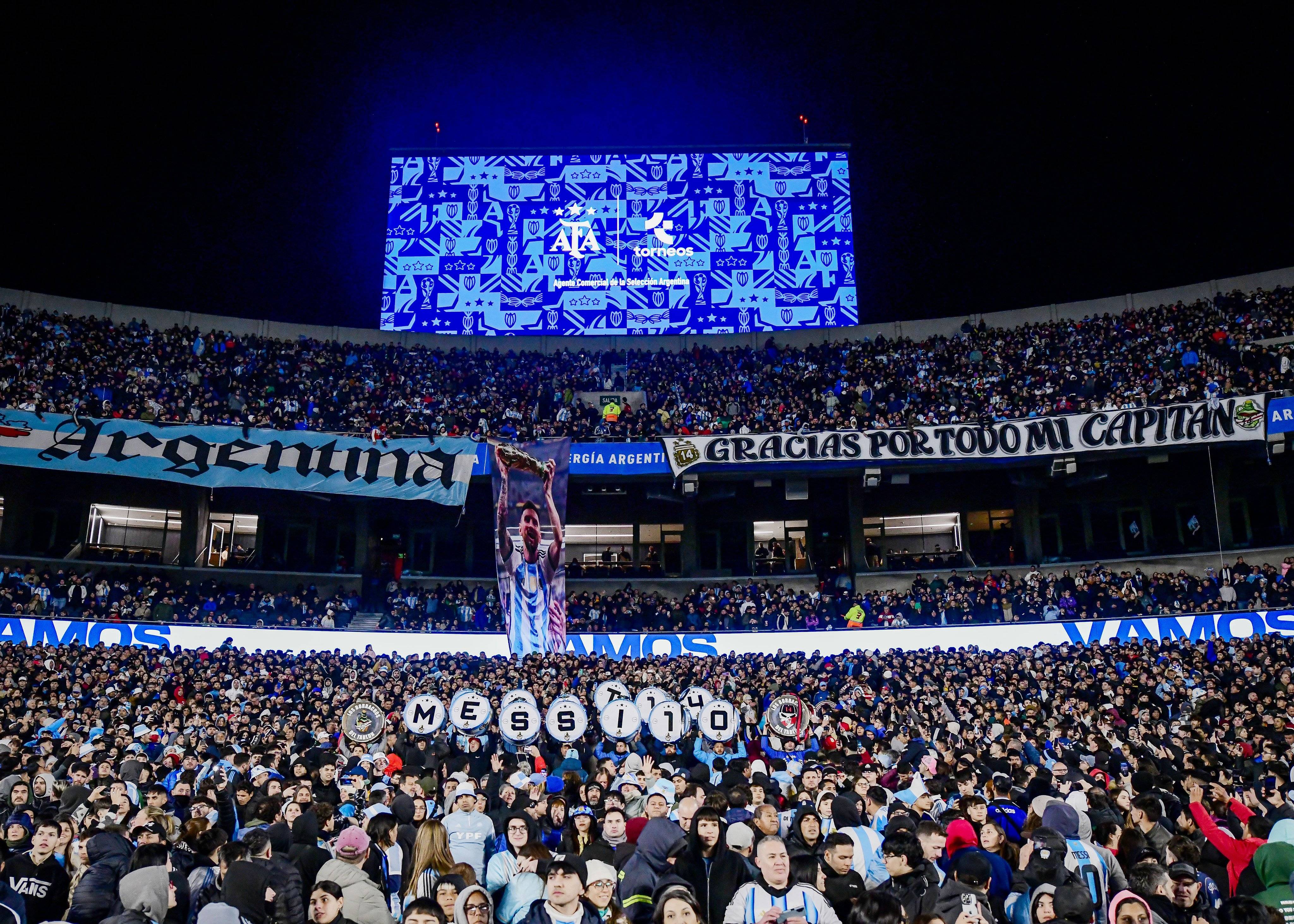 梅西重返赛场，反败为胜首场状态出色，MAD观众沸腾！气势如虹延续