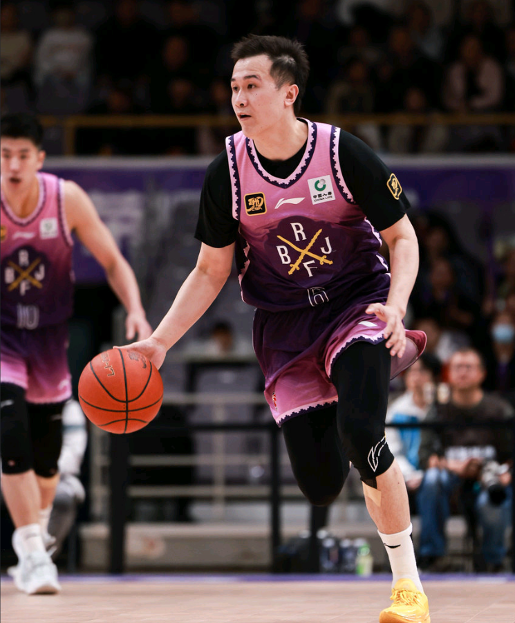 包含CBA季后赛赛程吃紧,门兴格拉德巴赫窗口期外线爆发,管理层满意,资深球员宣示担当的词条 包含CBA季后赛赛程吃紧,门兴格拉德巴赫窗口期外线爆发,管理层满意,资深球员宣示担当的词条