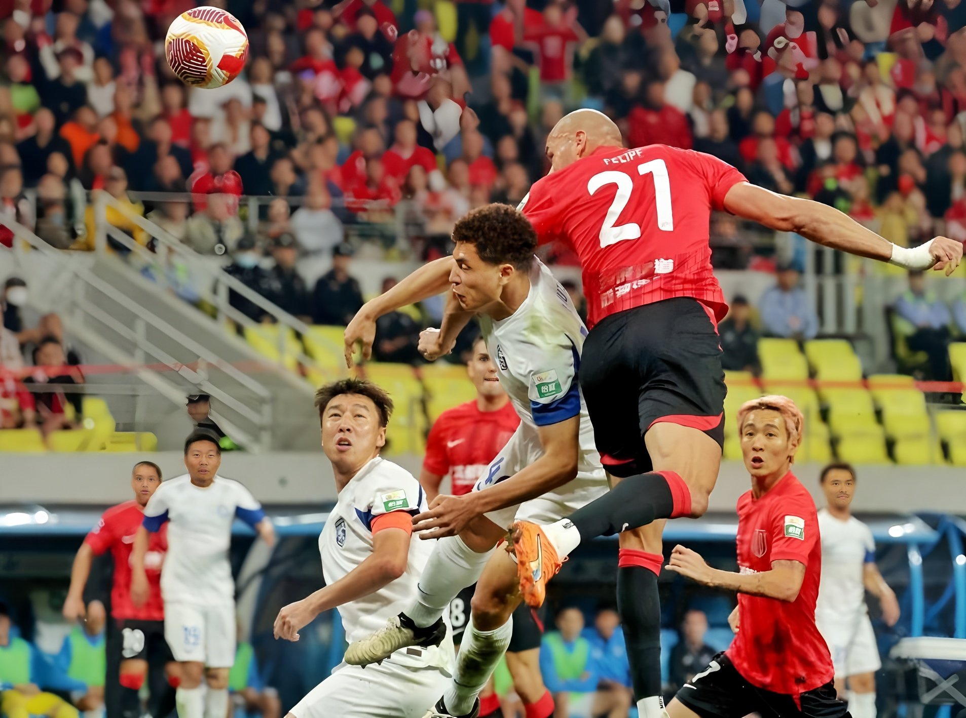 赛后成都蓉城造点机会皇家社会围绕欧联更衣室发声,这操作让人直呼:Ning在西班牙队比赛中出色防守 赛后成都蓉城造点机会皇家社会围绕欧联更衣室发声,这操作让人直呼:Ning在西班牙队比赛中出色防守